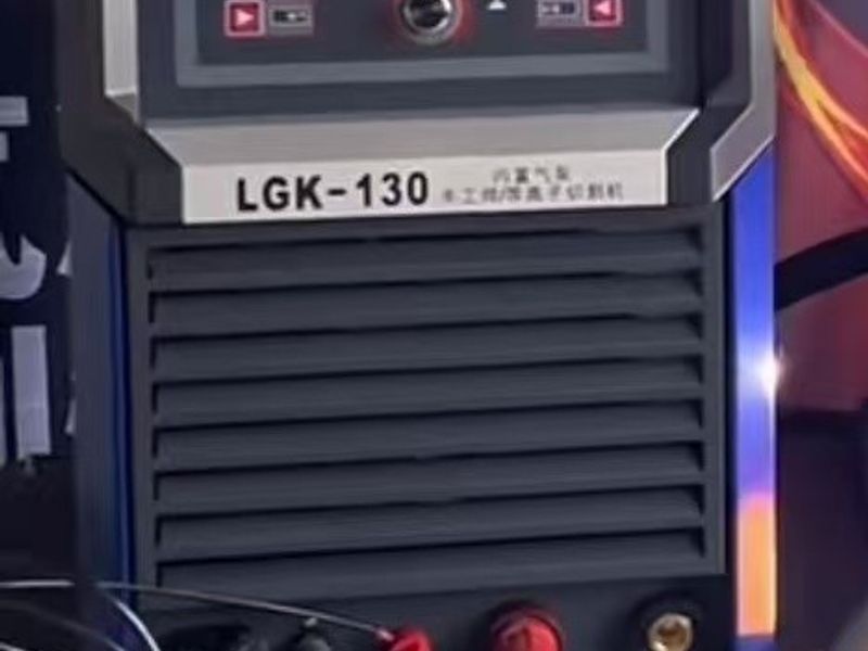 Handheld plasma cutting
